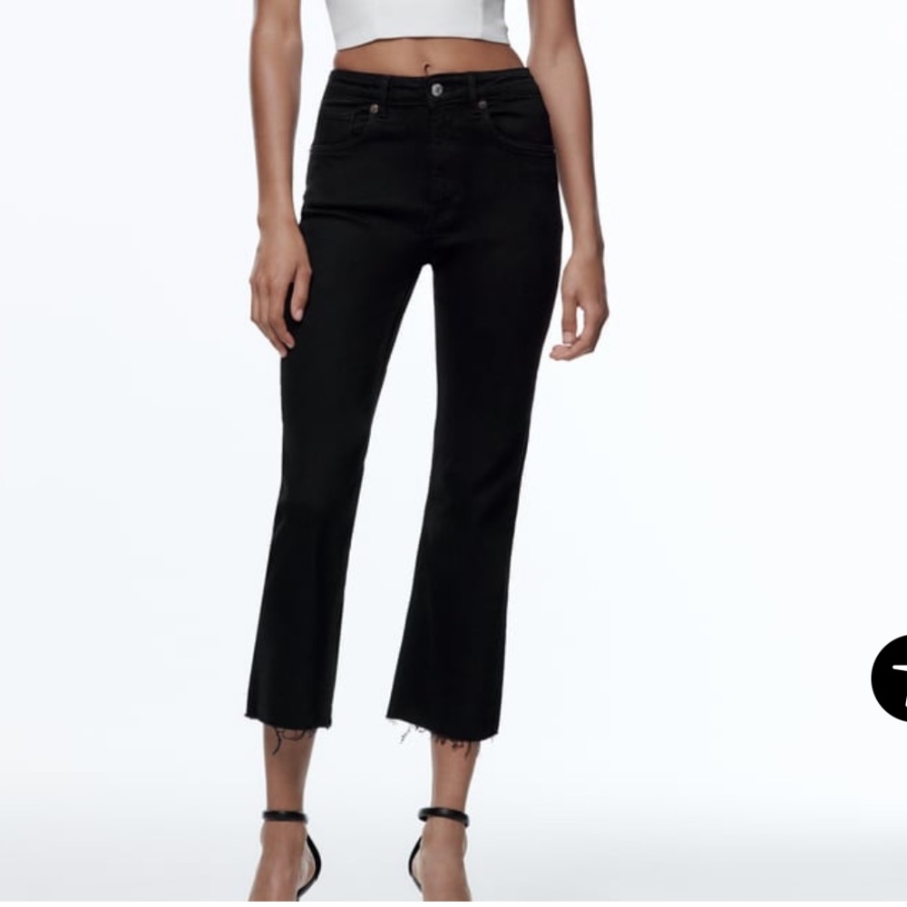 ZARA CROPPED FLARE BLACK JEANS
